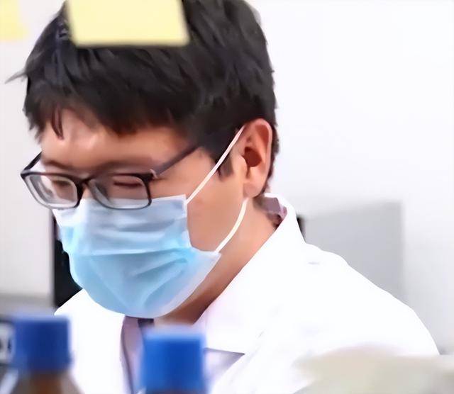 “玩”机器人的农大学子